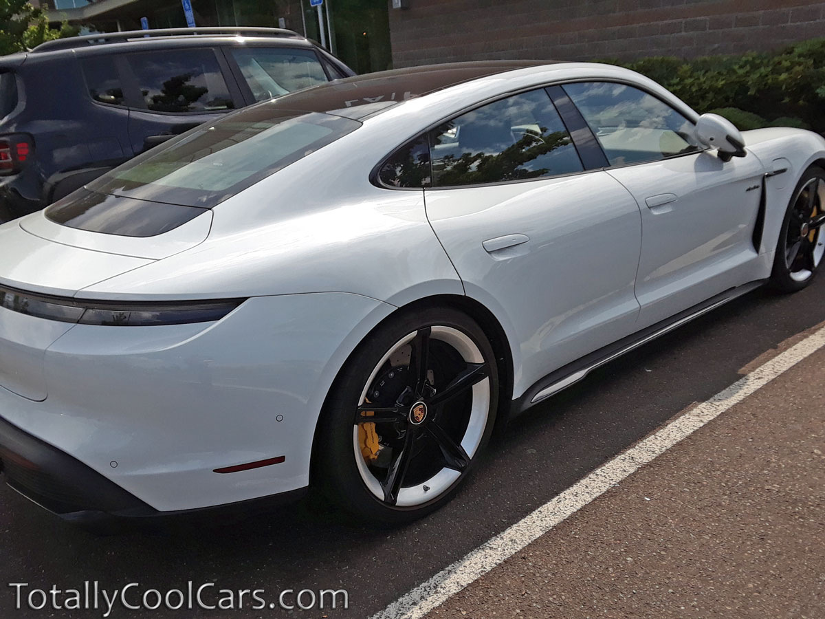 electric-porsche-taycan
